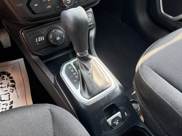 Used 2021 Jeep Renegade Latitude w/ Convenience Group AWD/4WD image 17