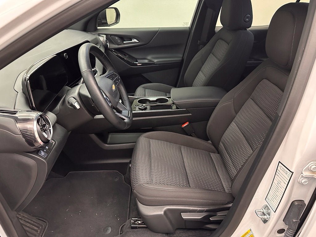 Used 2026 Chevrolet Equinox LT FWD image 17