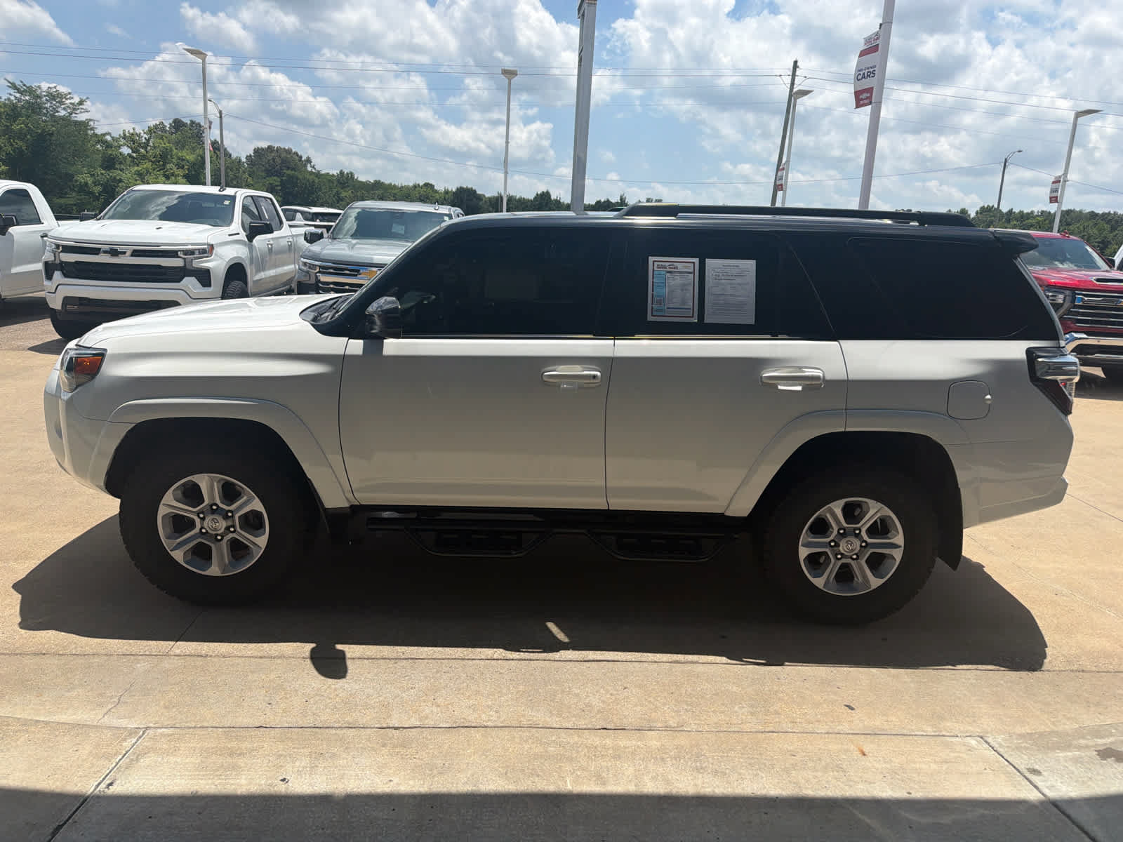 Used 2019 Toyota 4Runner SR5 AWD/4WD image 2