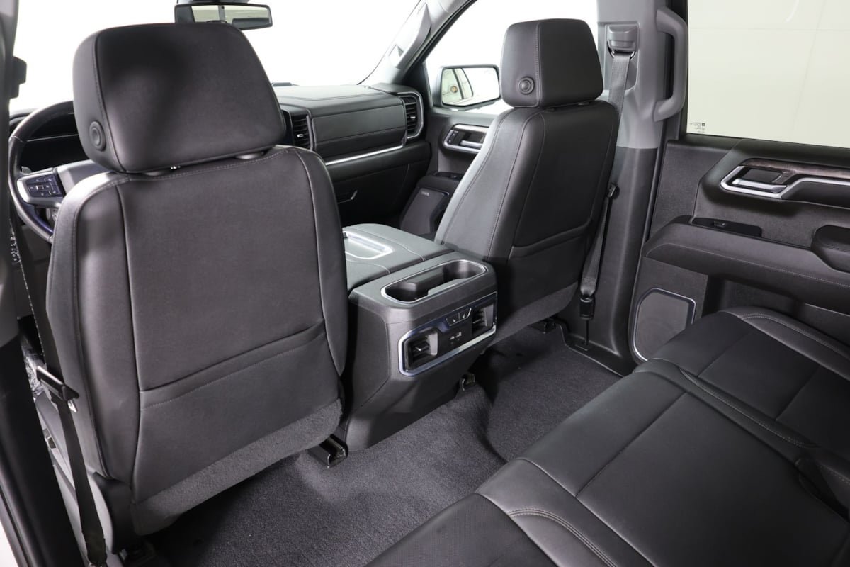 Used 2022 Chevrolet Silverado 1500 LTZ w/ LTZ Convenience Package II AWD/4WD image 46