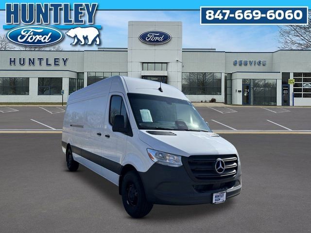 Used 2025 Mercedes-Benz Sprinter 2500 image 4
