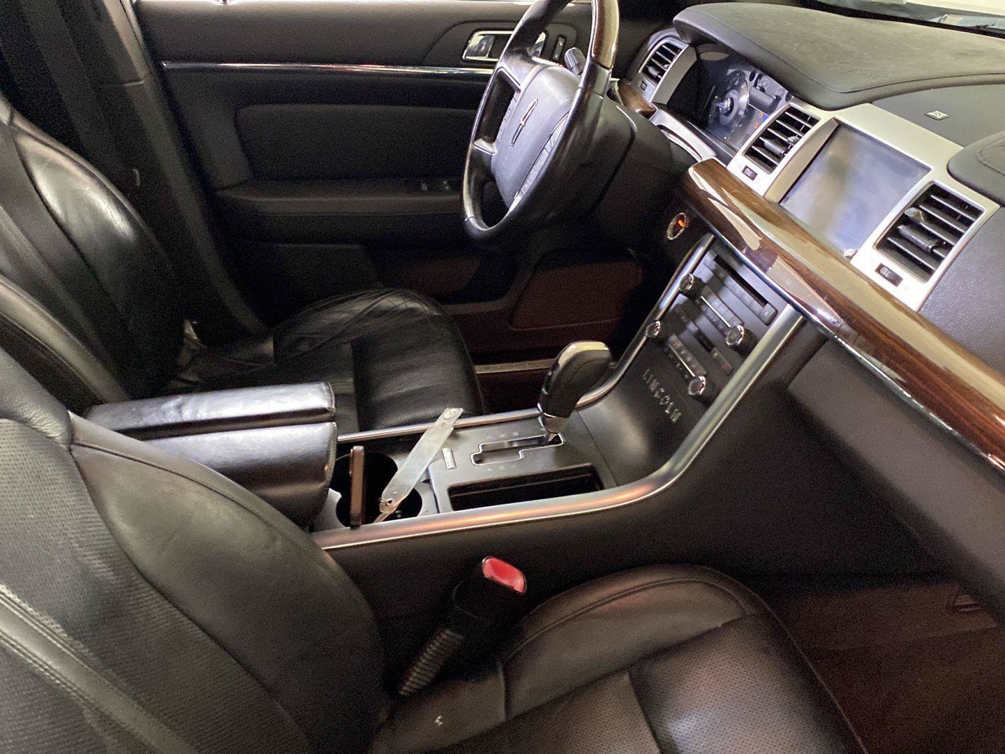 Used 2009 Lincoln MKS AWD image 33