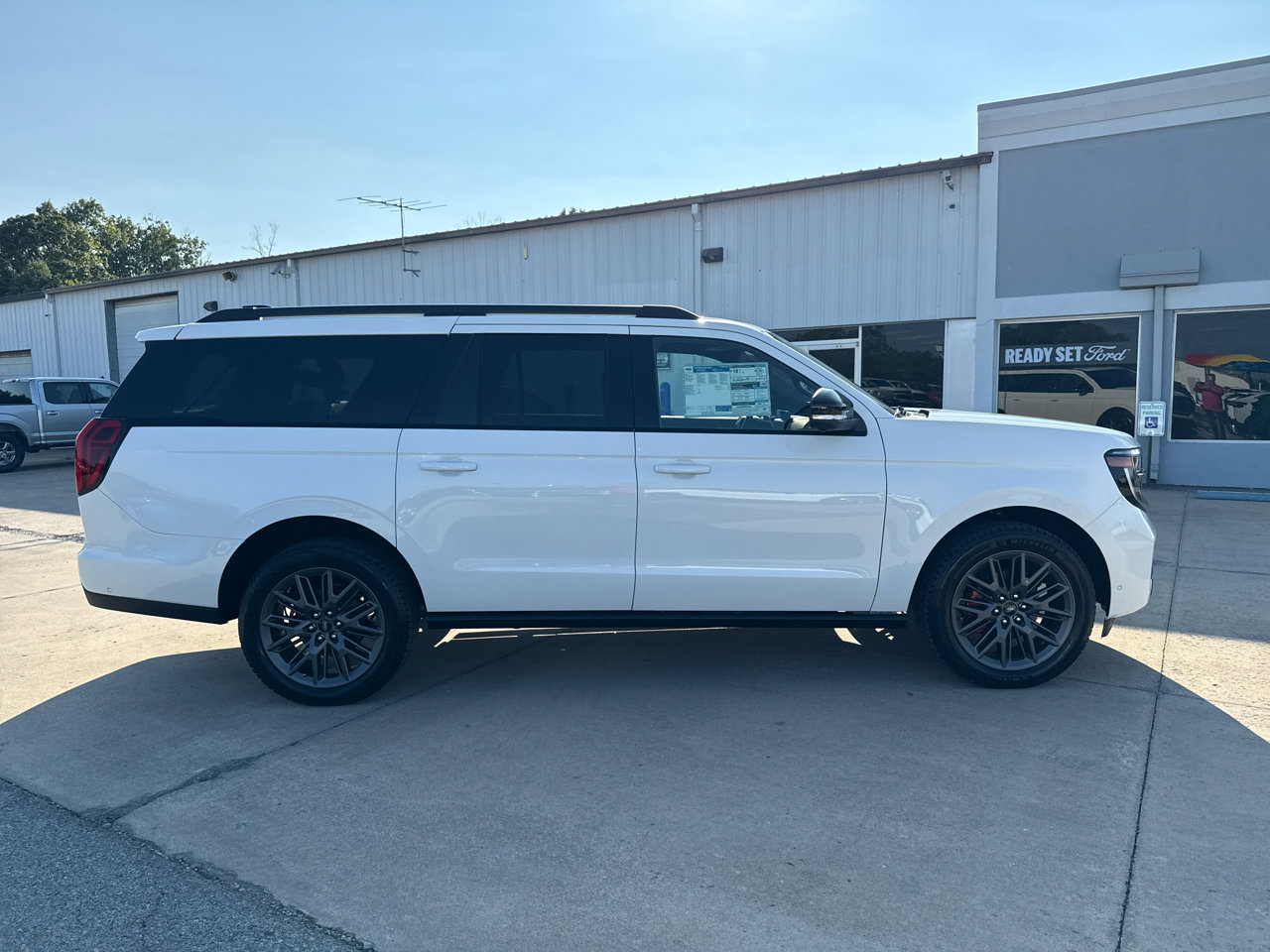 New 2025 Ford Expedition Max Platinum image 3