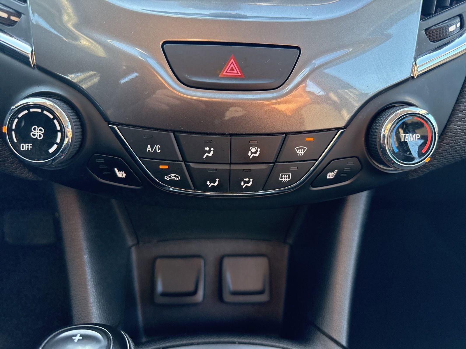 Used 2018 Chevrolet Cruze LT w/ Convenience Package image 23