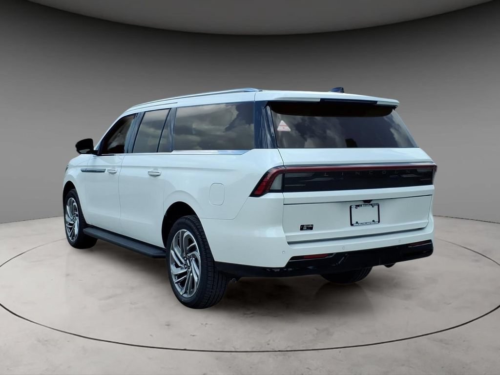 New 2027 Lincoln Navigator L Premier AWD/4WD image 3