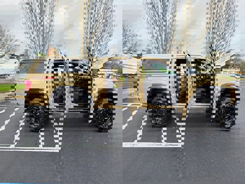 Used 2017 Toyota Tacoma TRD Off-Road image 24