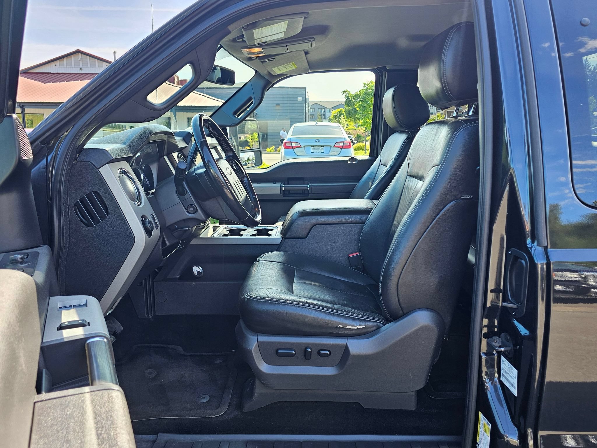 Used 2015 Ford F250 Lariat w/ Lariat Interior Package AWD/4WD image 29