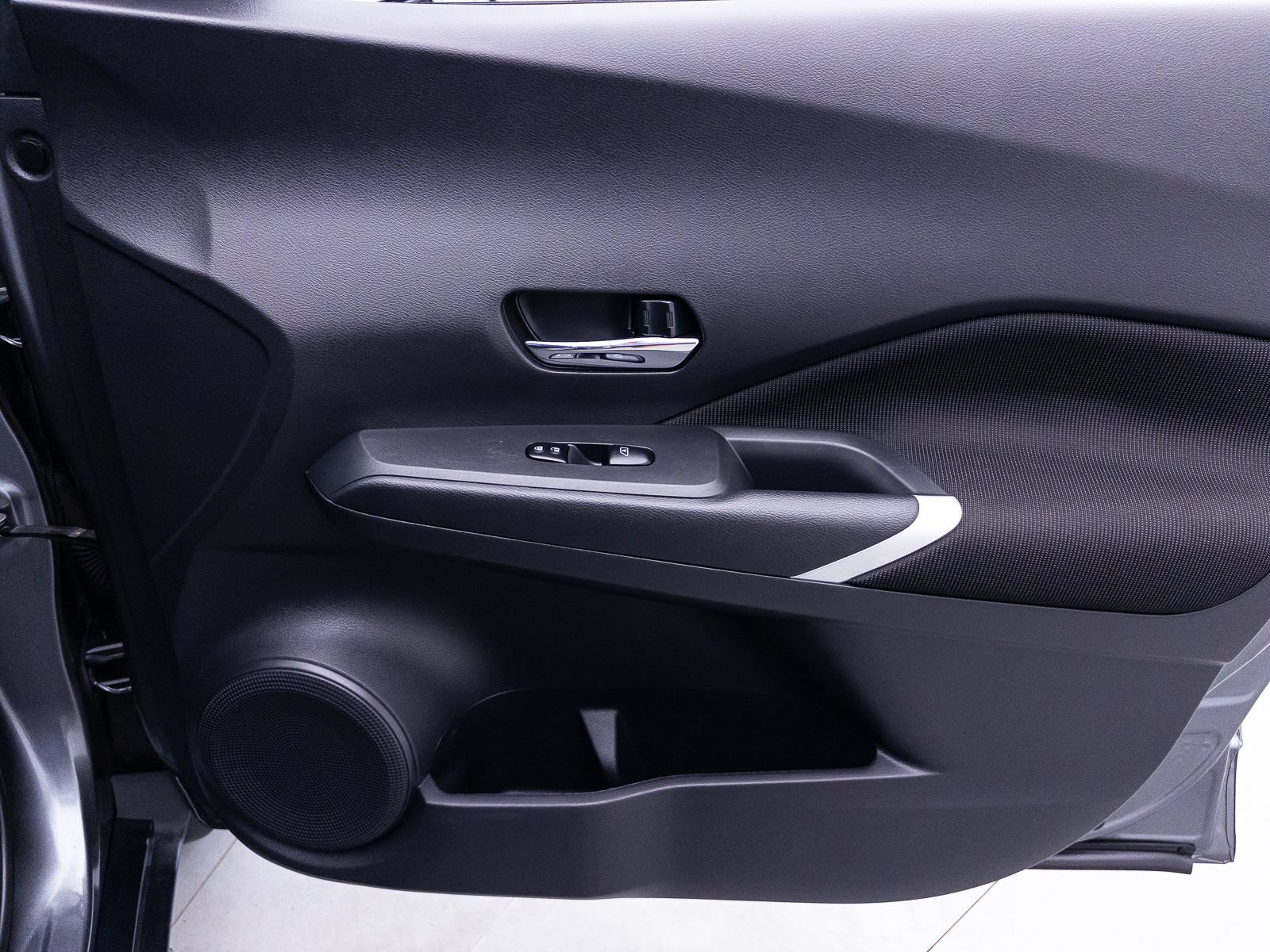 Used 2021 Nissan Kicks SV FWD image 28