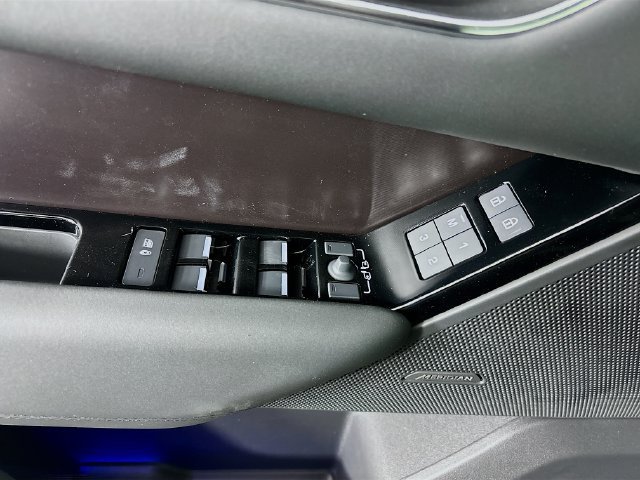 Used 2026 Land Rover Range Rover Velar Dynamic SE AWD/4WD image 19