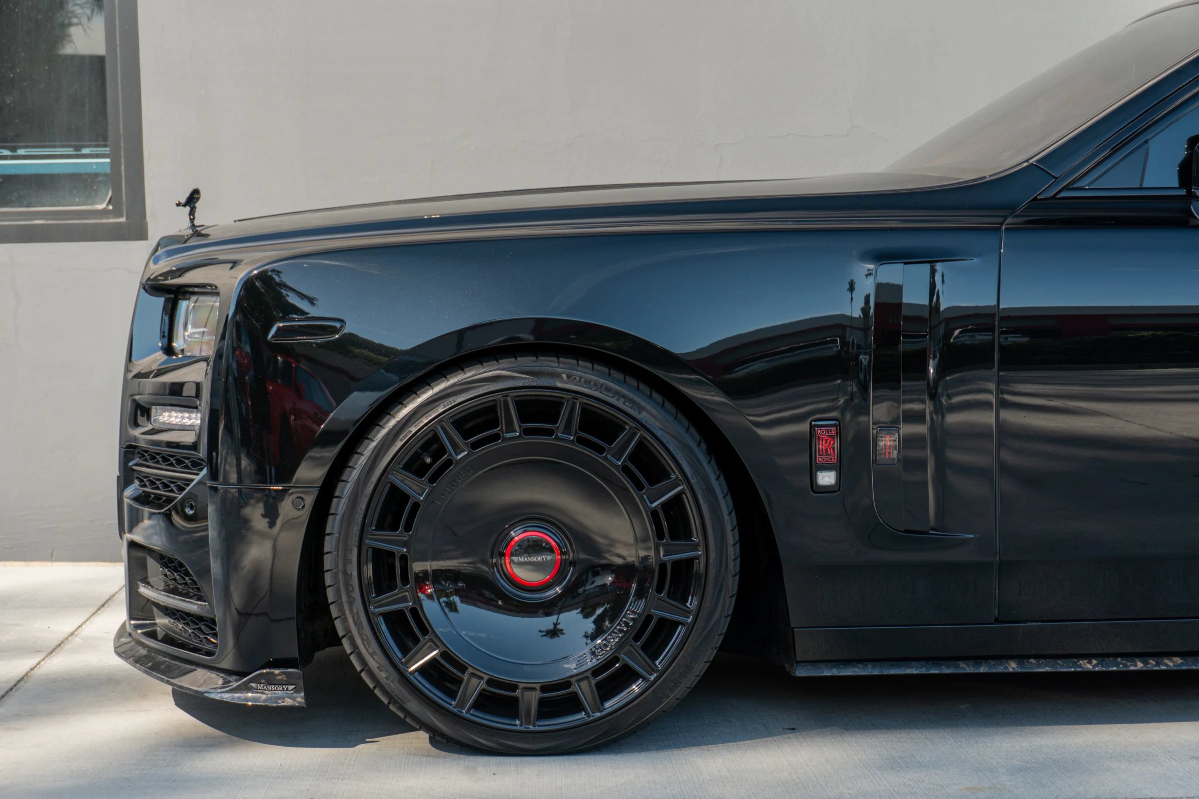 Used 2024 Rolls-Royce Phantom Sedan w/ The Phantom Package RWD image 17