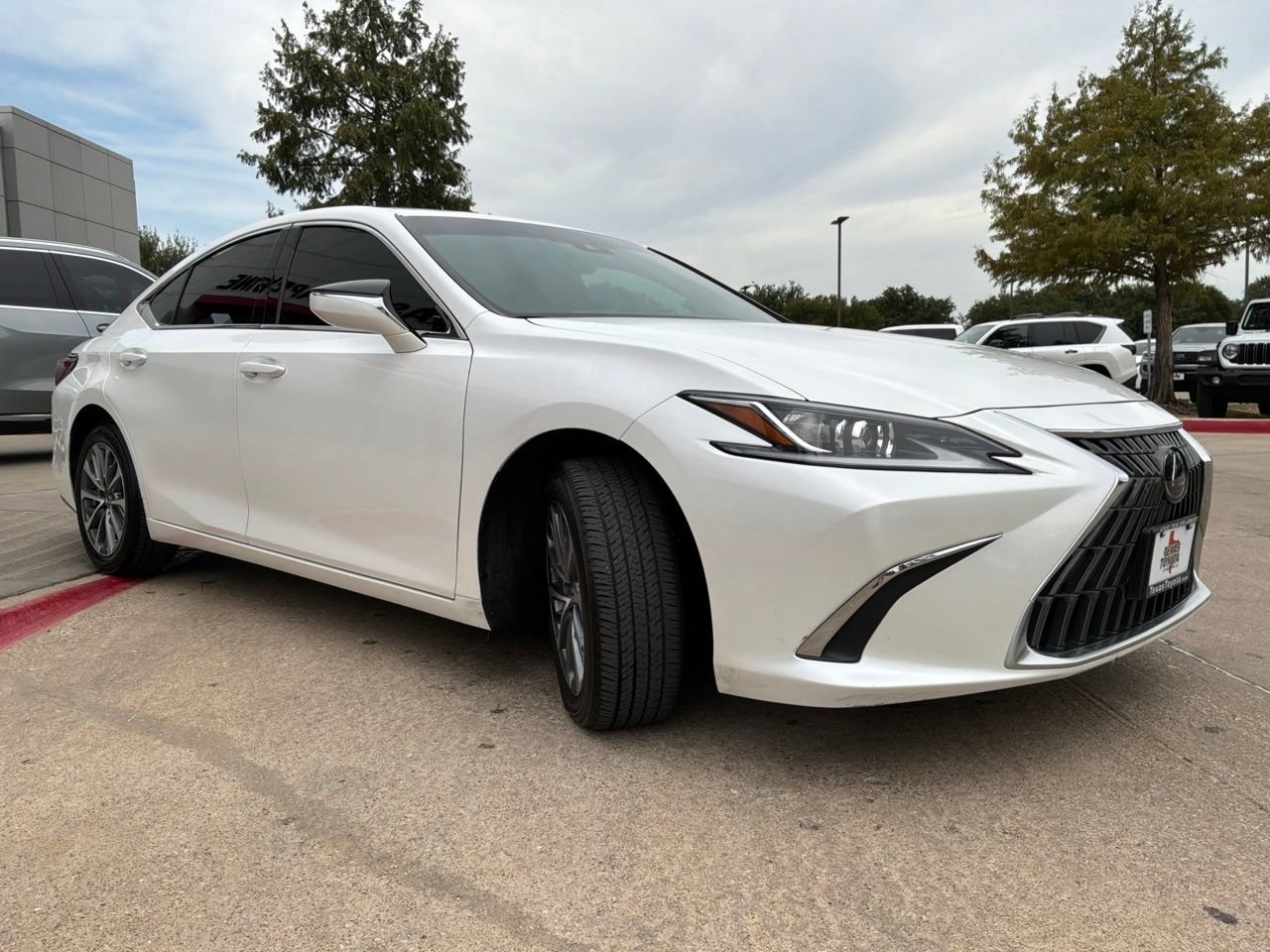 Used 2025 Lexus ES 350 w/ Accessory Package (Z1) FWD image 4