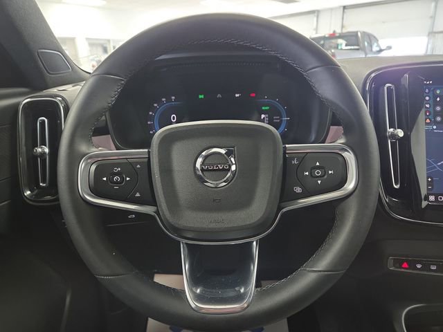 Used 2023 Volvo XC40 Recharge Ultimate image 18