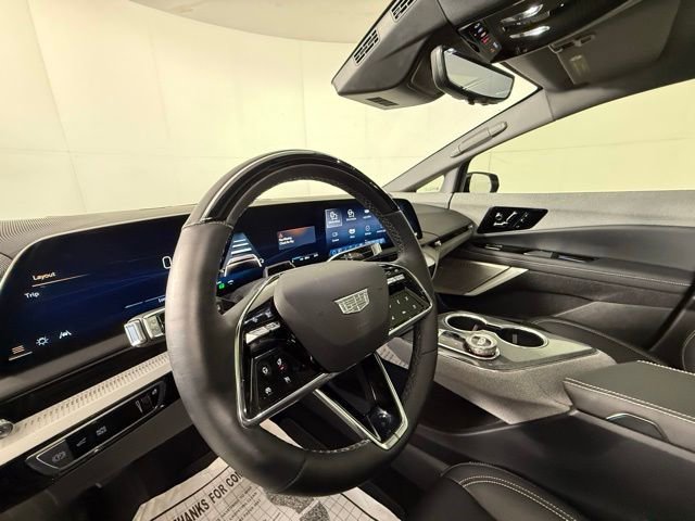 Used 2025 Cadillac Optiq Luxury 1 image 9