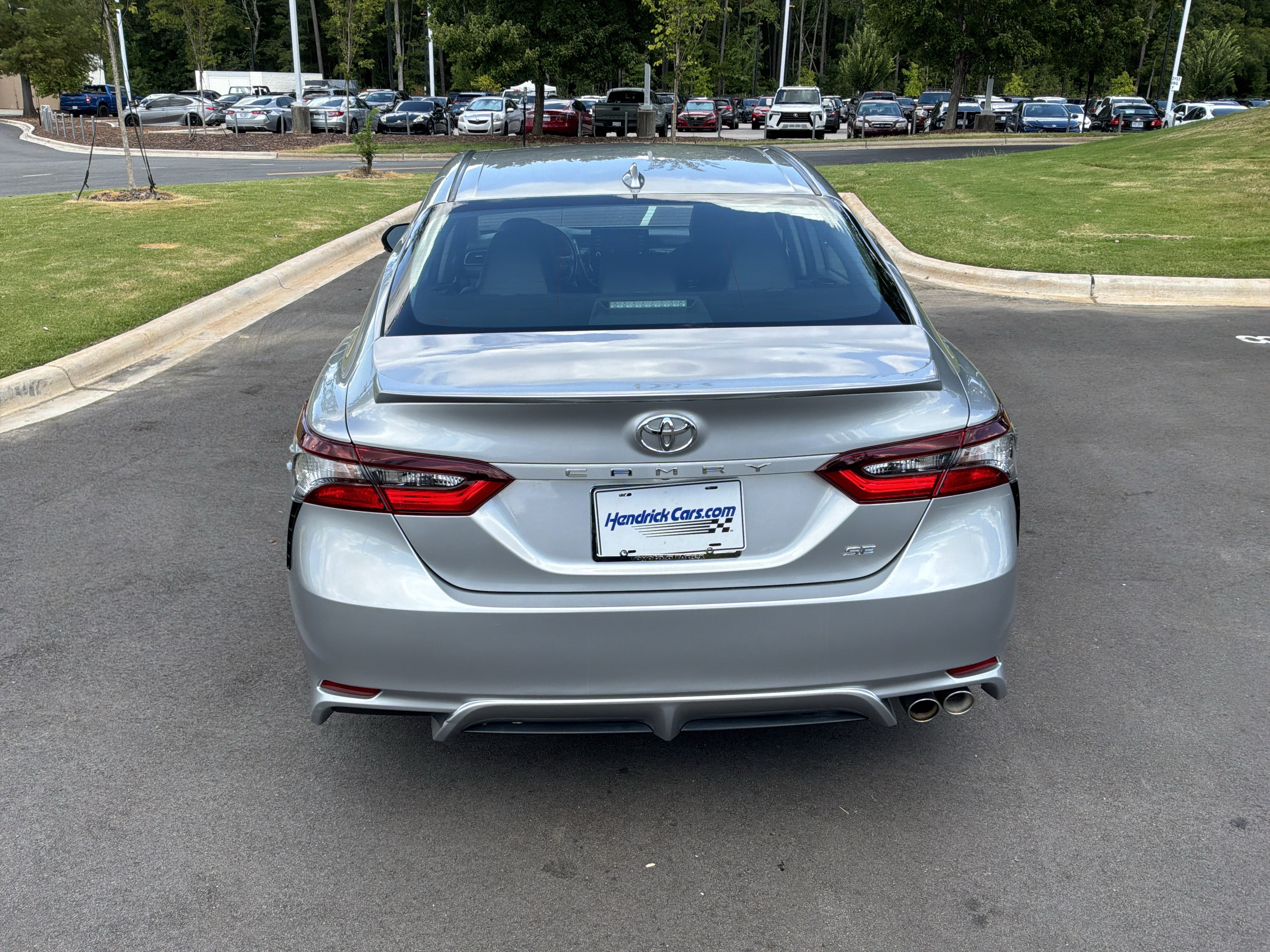 Used 2022 Toyota Camry SE FWD image 9