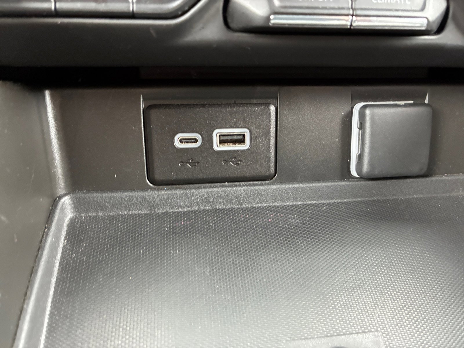 Used 2023 Chevrolet Suburban Premier w/ Advanced Technology Package AWD/4WD image 21
