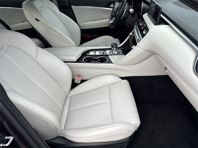 Used 2025 Genesis G70 2.5T image 35