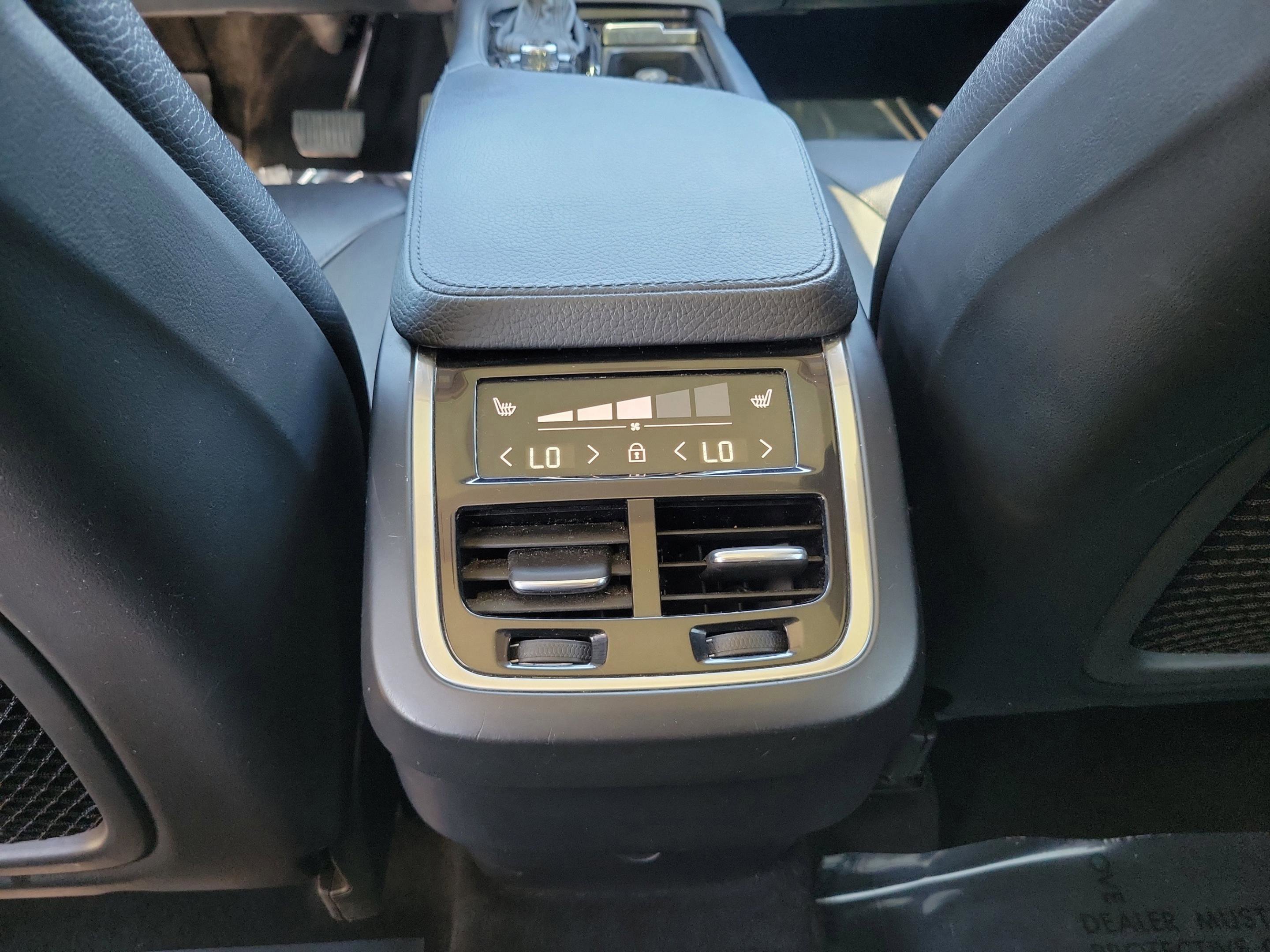 Used 2019 Volvo XC90 T6 Momentum w/ Protection Package Premier image 12