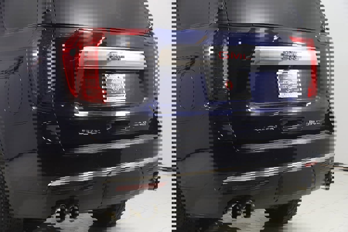 Used 2021 GMC Yukon Denali w/ Denali Premium Package image 23