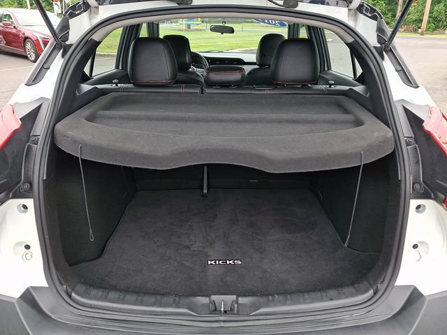Used 2019 Nissan Kicks SR w/ SR Premium Package FWD image 29
