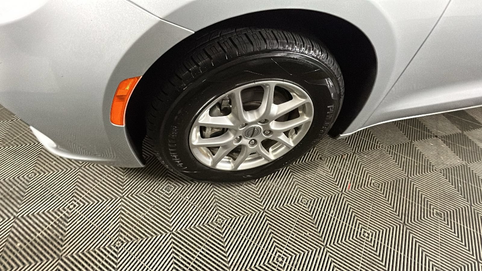 Used 2024 Chrysler Pacifica Touring-L FWD image 10