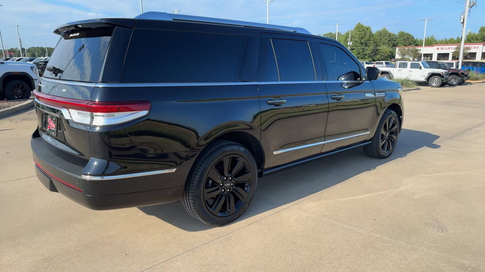 Used 2024 Lincoln Navigator L Reserve w/ Equipment Group 201A AWD/4WD image 9