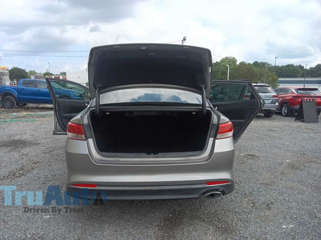 Used 2018 Kia Optima LX FWD image 16