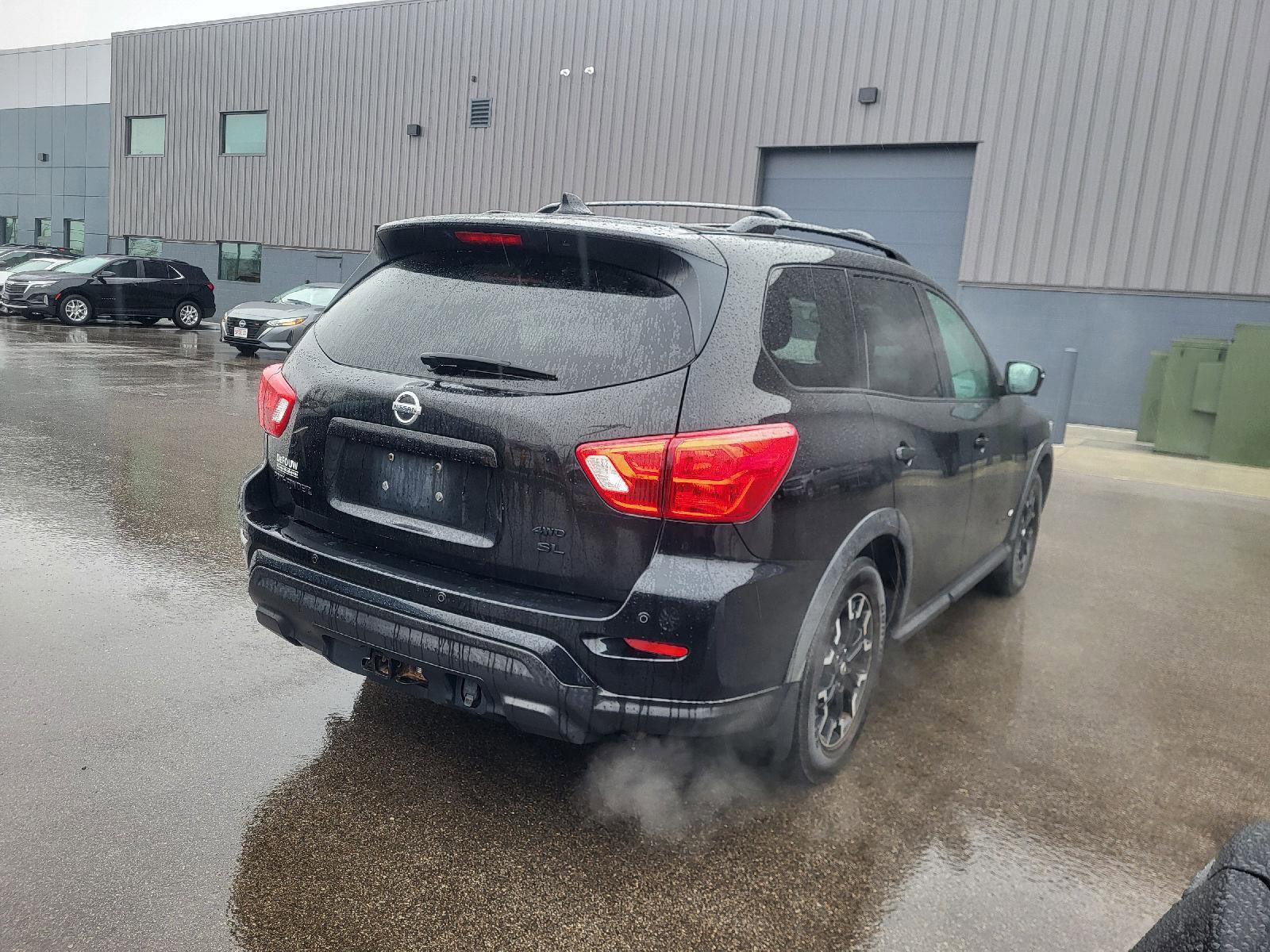 Used 2020 Nissan Pathfinder SL image 3