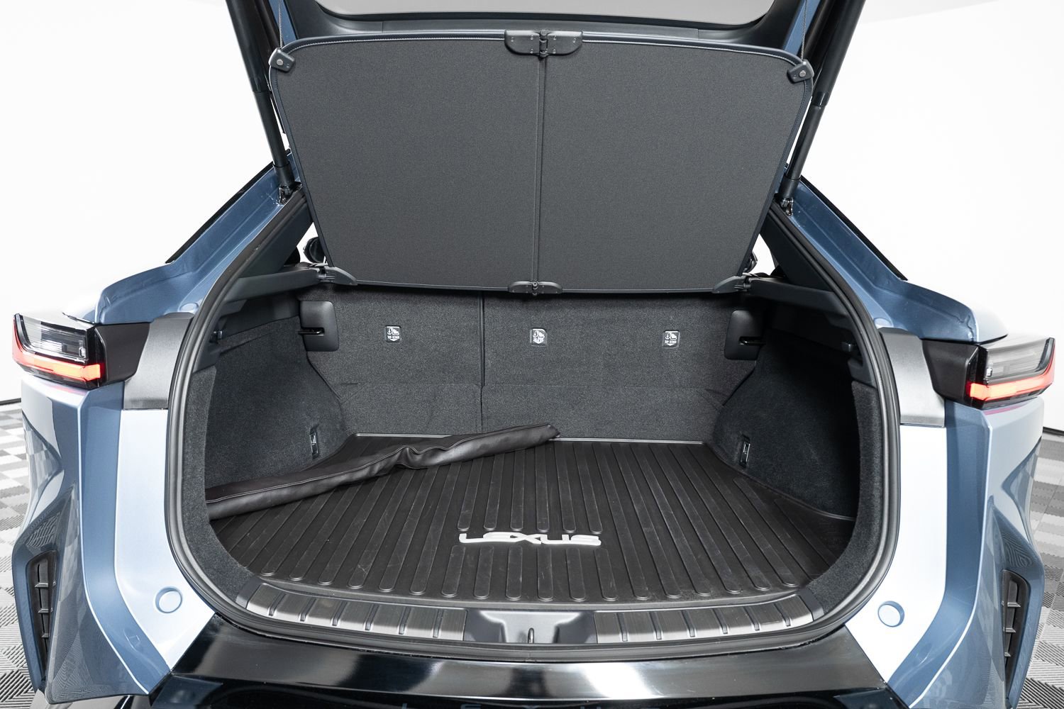 Used 2023 Lexus RZ 450e Premium w/ Accessory Package (2T) image 22