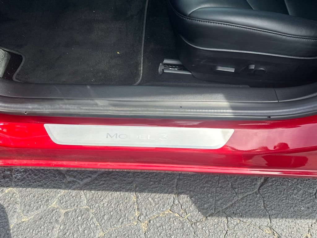 Used 2018 Tesla Model 3 Long Range RWD image 10