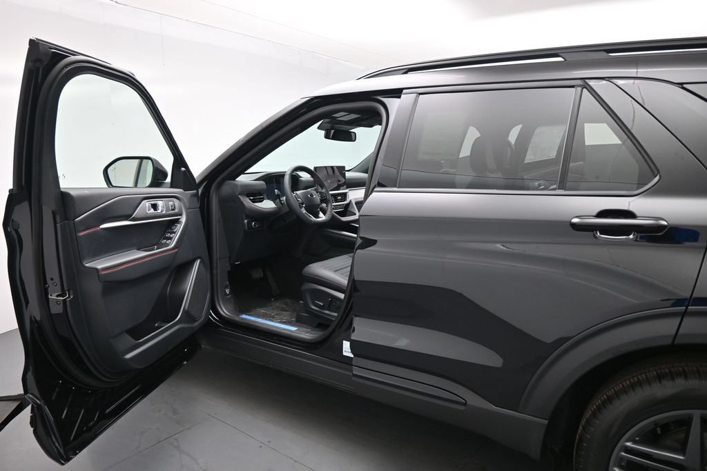 New 2026 Ford Explorer ST-Line w/ ST-Line Street Pack AWD/4WD image 8