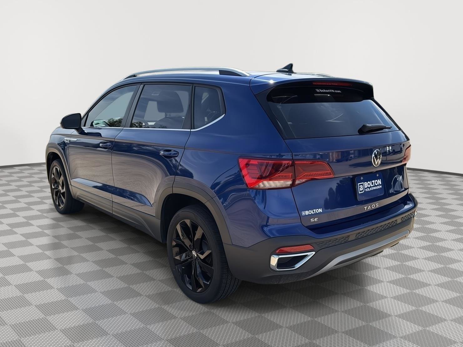 Used 2022 Volkswagen Taos SE image 3