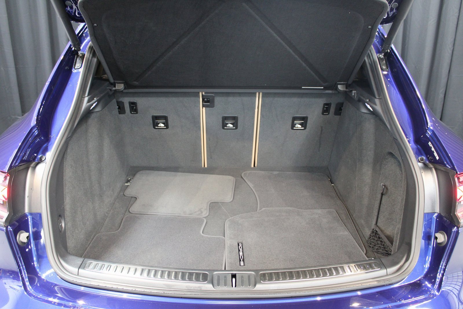 Certified 2025 Porsche Macan image 17