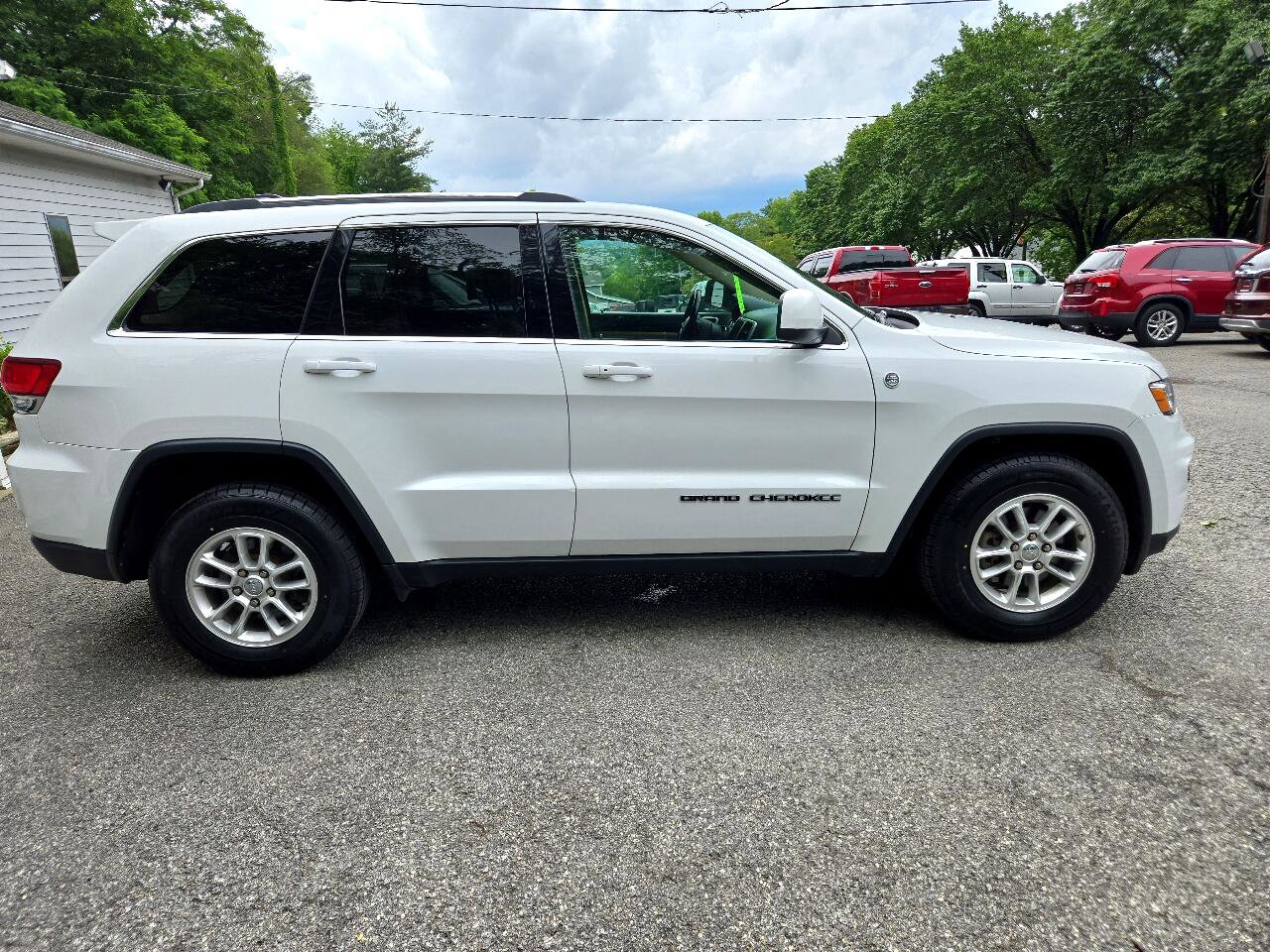 Used 2020 Jeep Grand Cherokee Laredo image 6