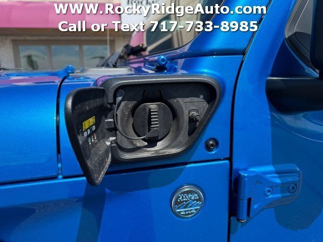 Used 2023 Jeep Wrangler Unlimited w/ Cold Weather Group AWD/4WD image 10