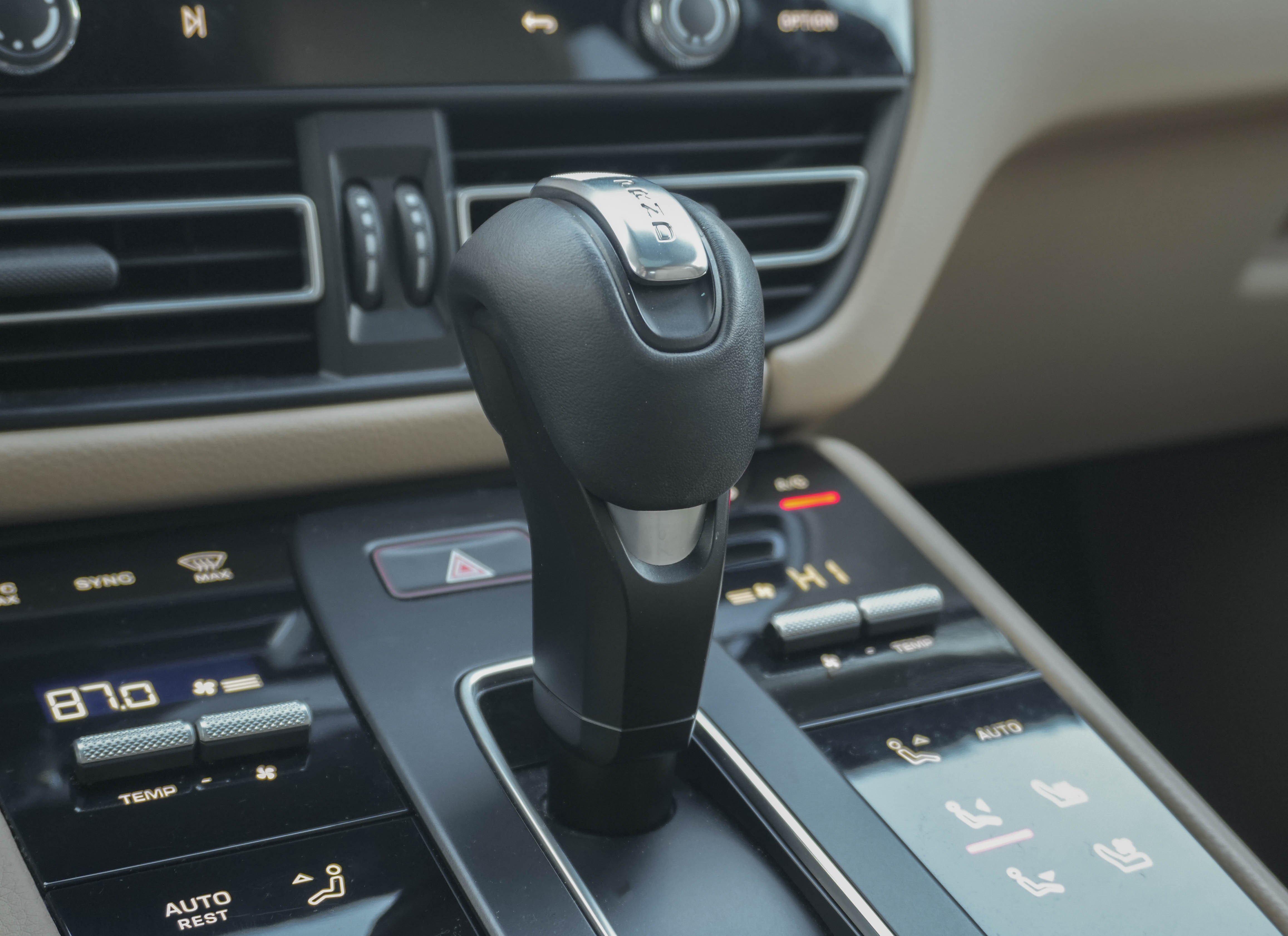 Used 2024 Porsche Macan image 30