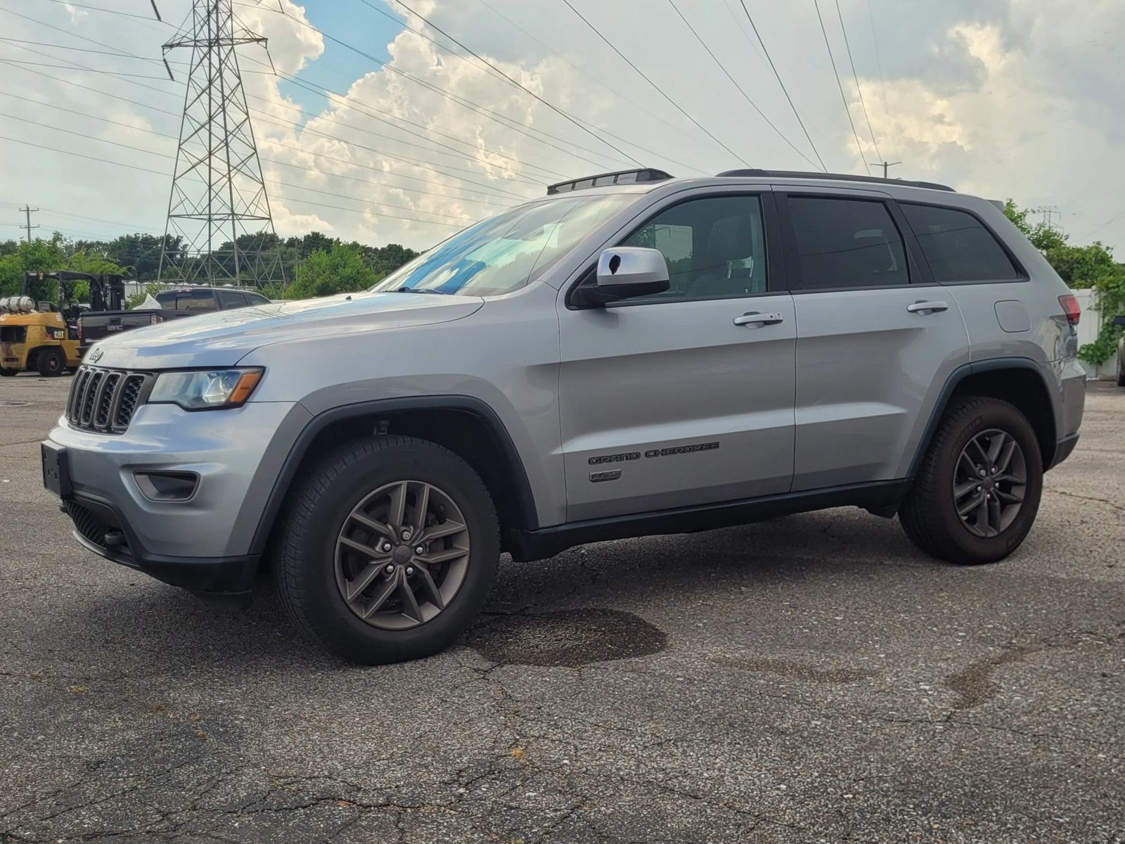 Used 2016 Jeep Grand Cherokee Laredo 75th Anniversary AWD/4WD image 9