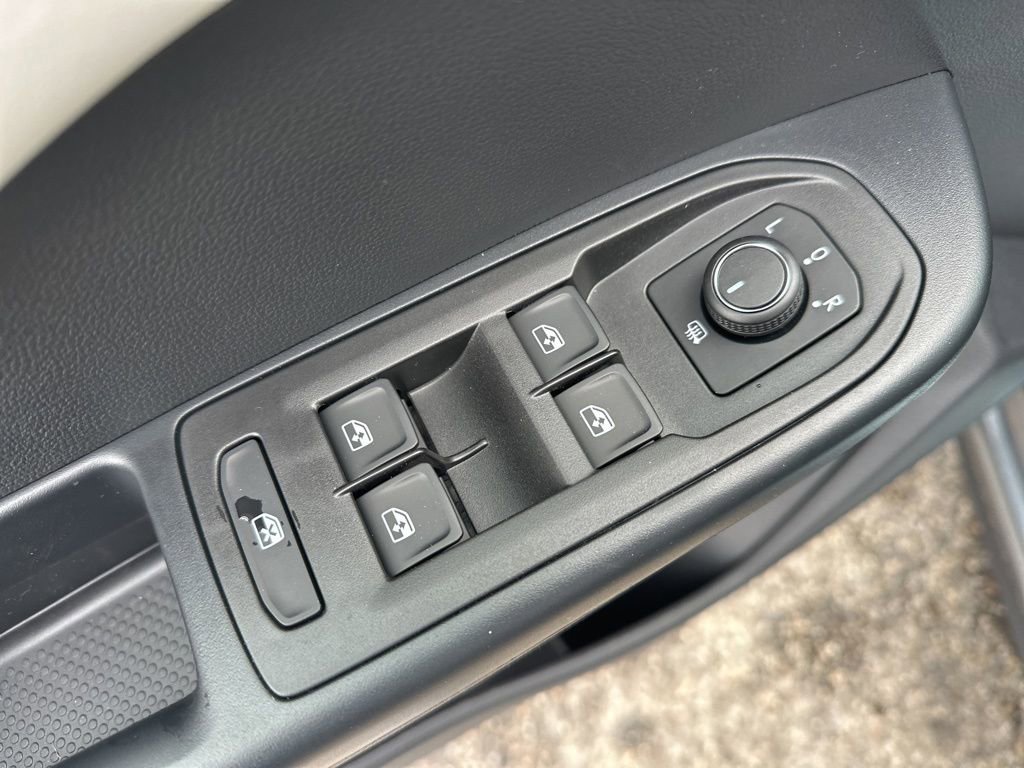 New 2026 Volkswagen Taos SE image 11