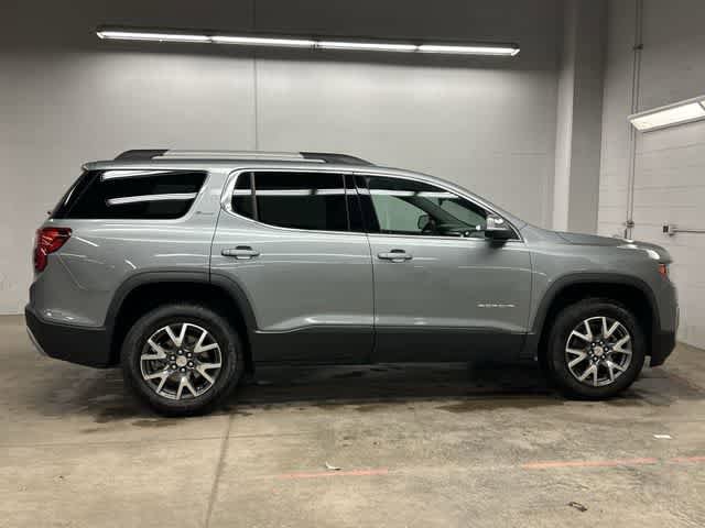 Used 2023 GMC Acadia SLE w/ Driver Convenience Package FWD image 3