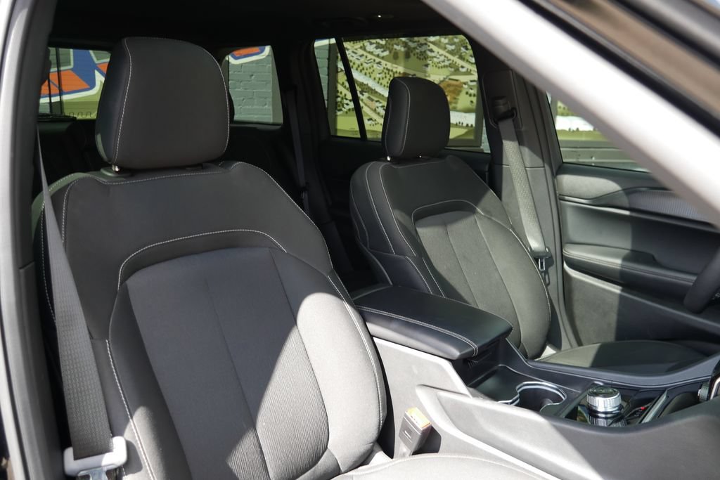Used 2025 Jeep Grand Cherokee Laredo X w/ Luxury Tech Group I AWD/4WD image 9
