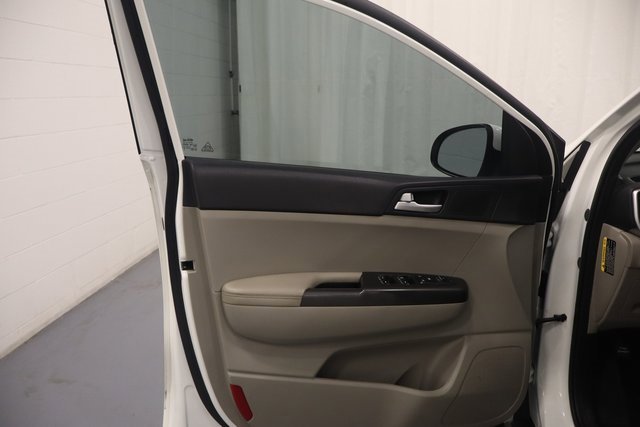 Used 2021 Kia Sportage LX image 9