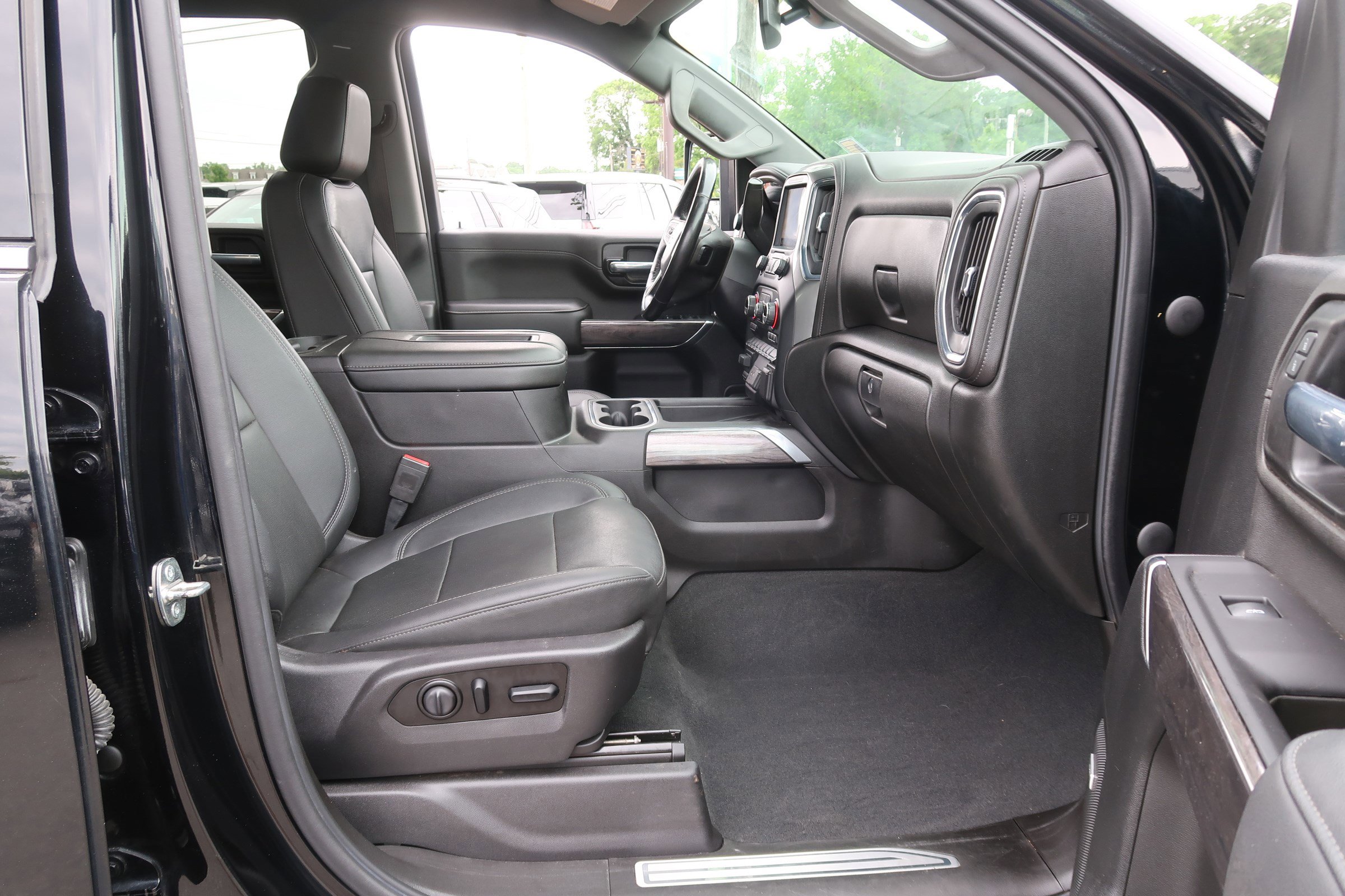 Used 2021 Chevrolet Silverado 2500 LTZ w/ LTZ Plus Package AWD/4WD image 42