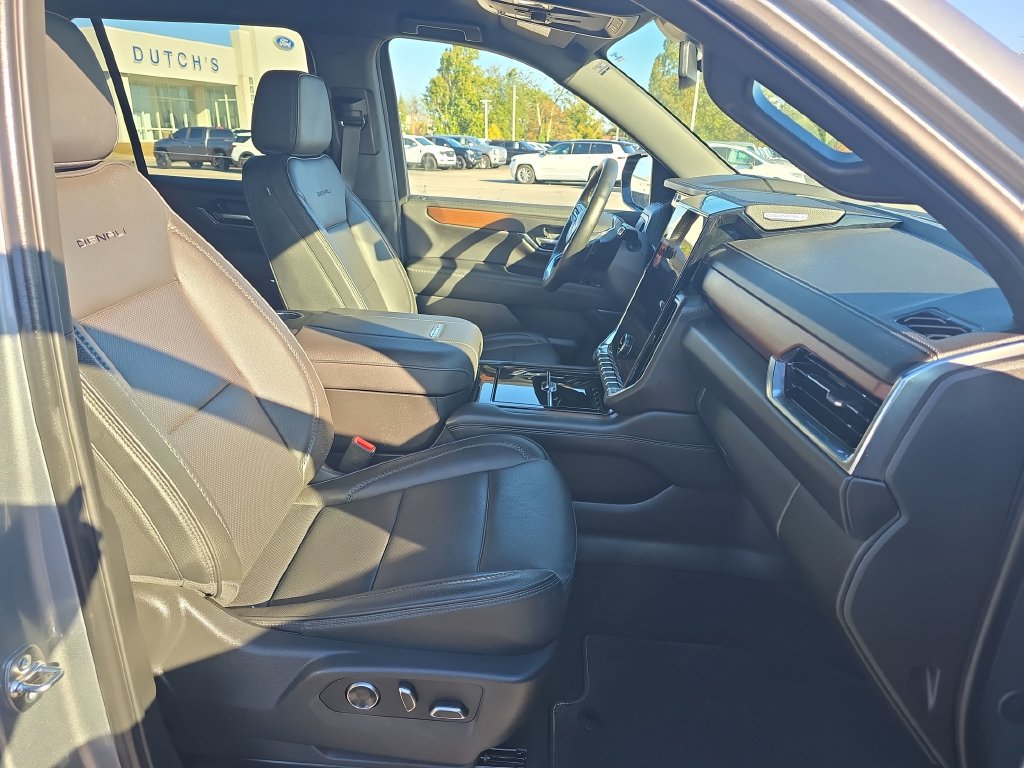 Used 2025 GMC Yukon Denali AWD/4WD image 25