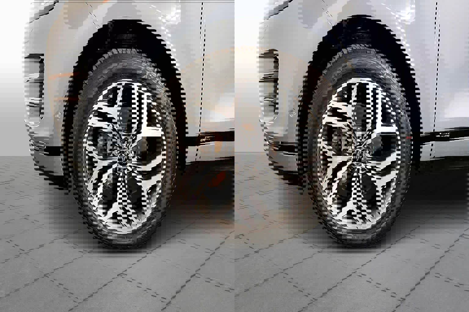 Used 2020 Land Rover Range Rover Evoque First Edition image 10