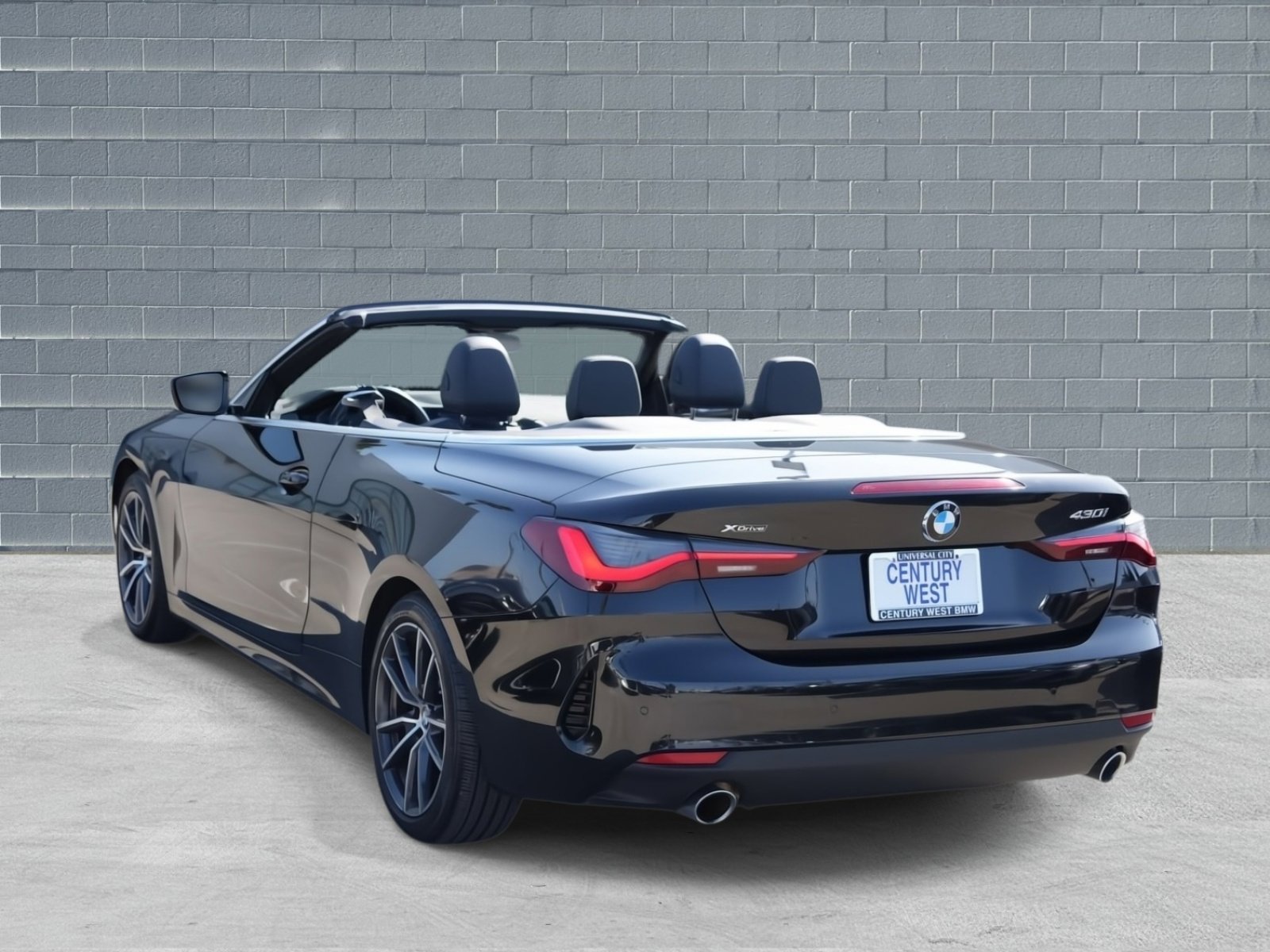 Used 2023 BMW 430i xDrive Convertible w/ Convenience Package AWD/4WD image 3