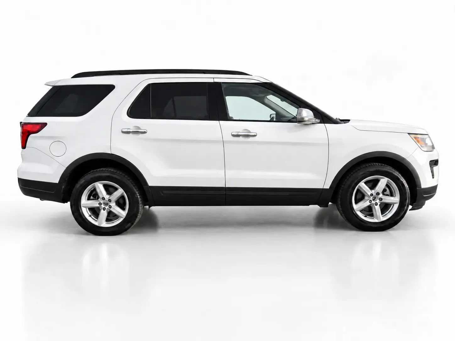 Used 2018 Ford Explorer FWD image 5