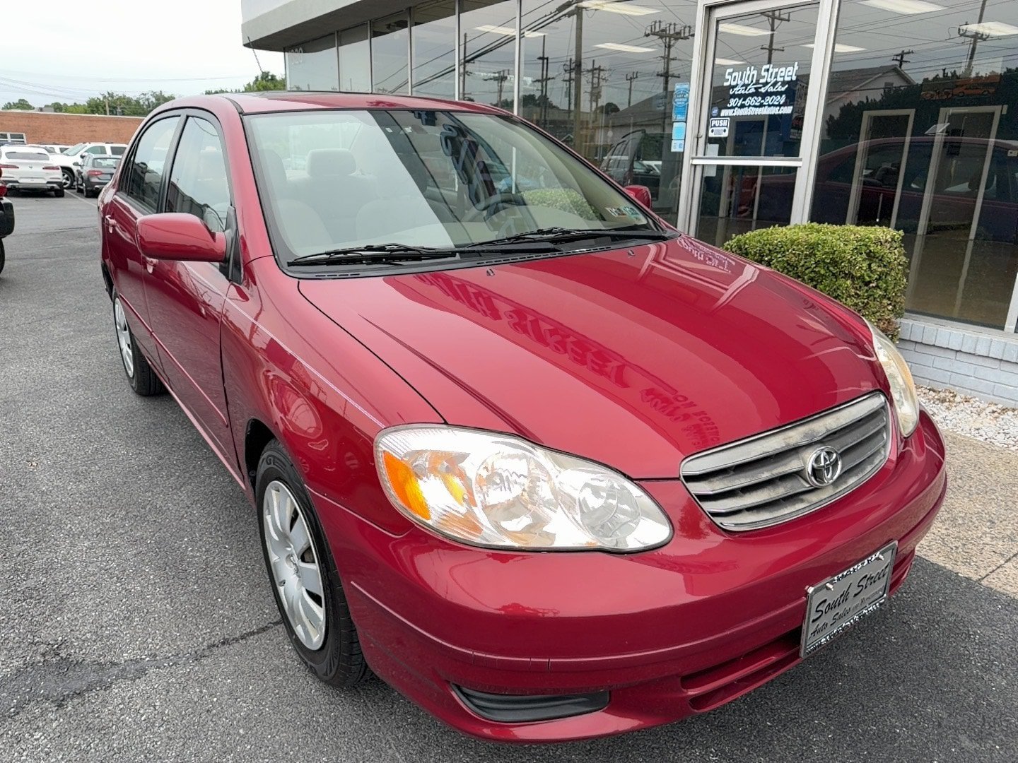 Used 2004 Toyota Corolla LE FWD image 2
