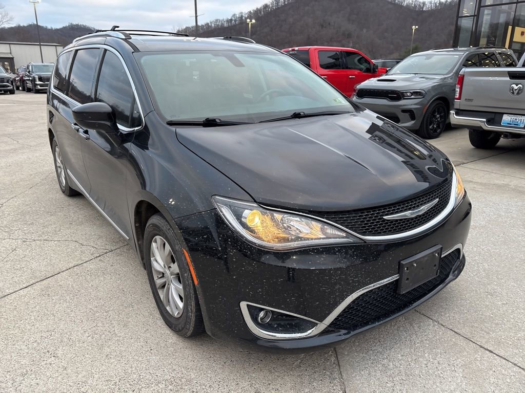 Used 2018 Chrysler Pacifica Touring-L image 3