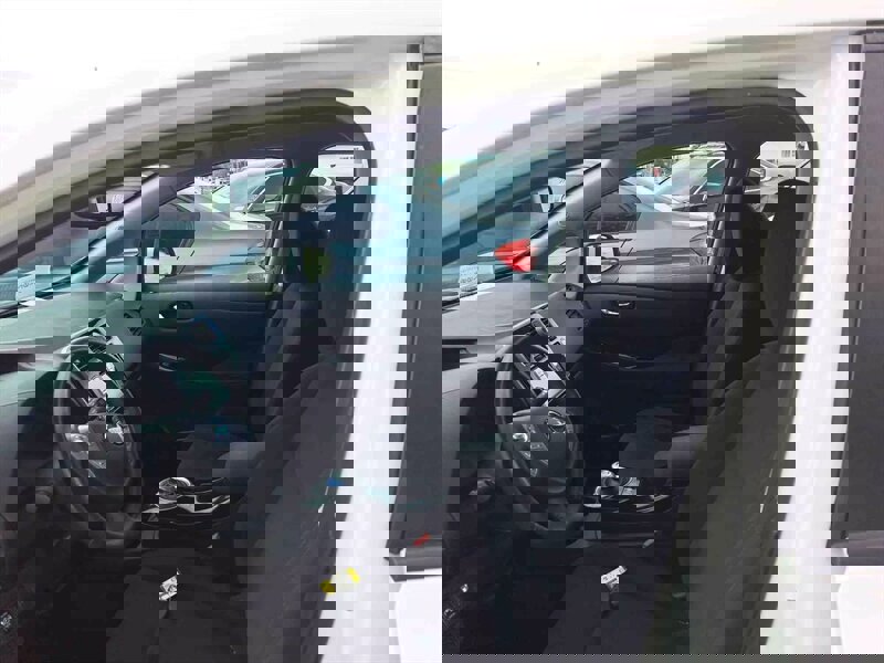 Used 2016 Nissan Leaf SV image 5