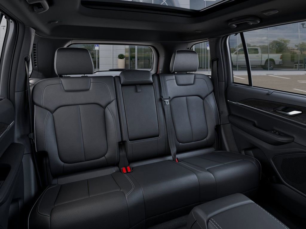 New 2025 Jeep Grand Cherokee Limited w/ Luxury Tech Group II image 15