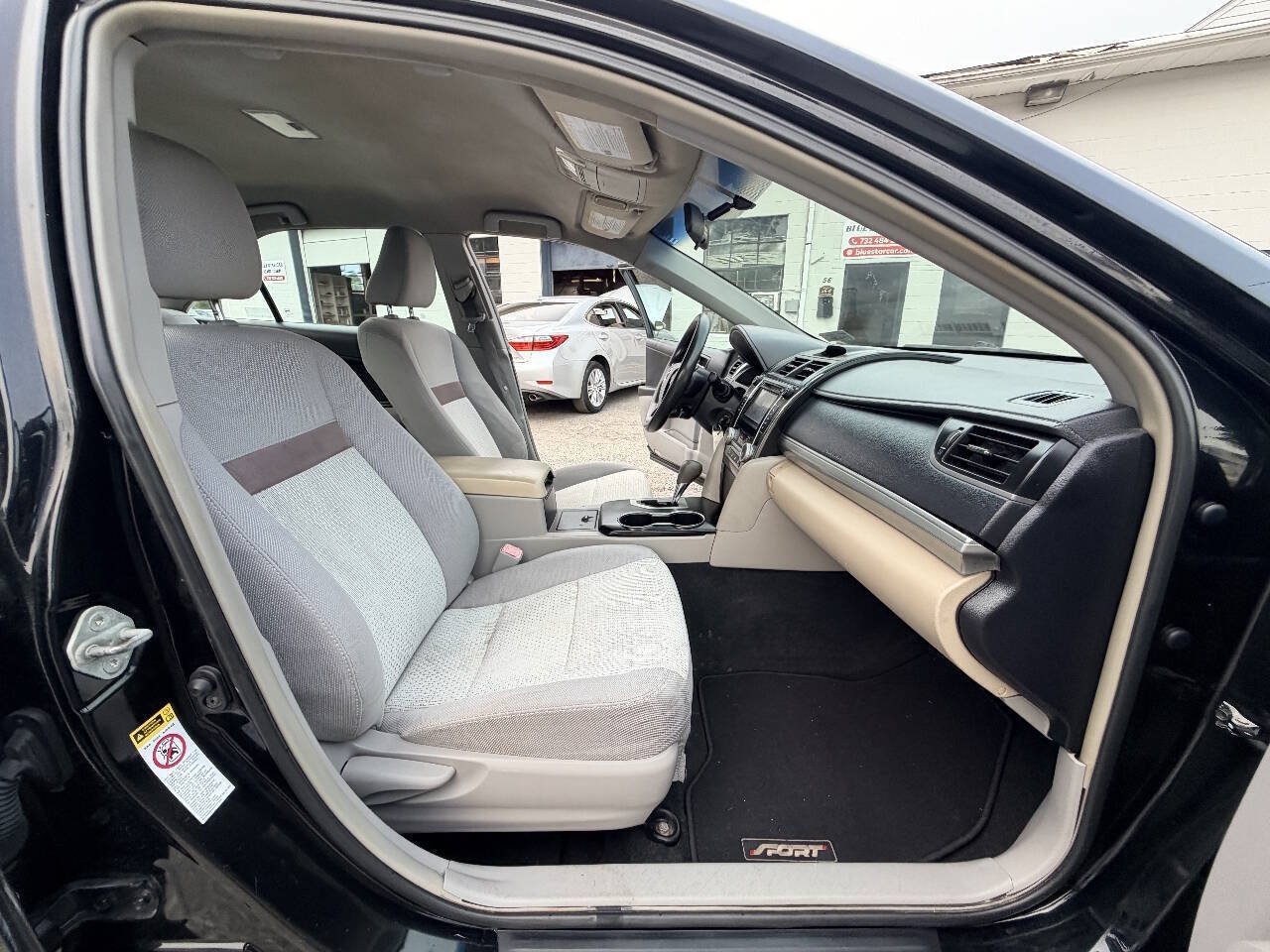 Used 2012 Toyota Camry LE FWD image 51